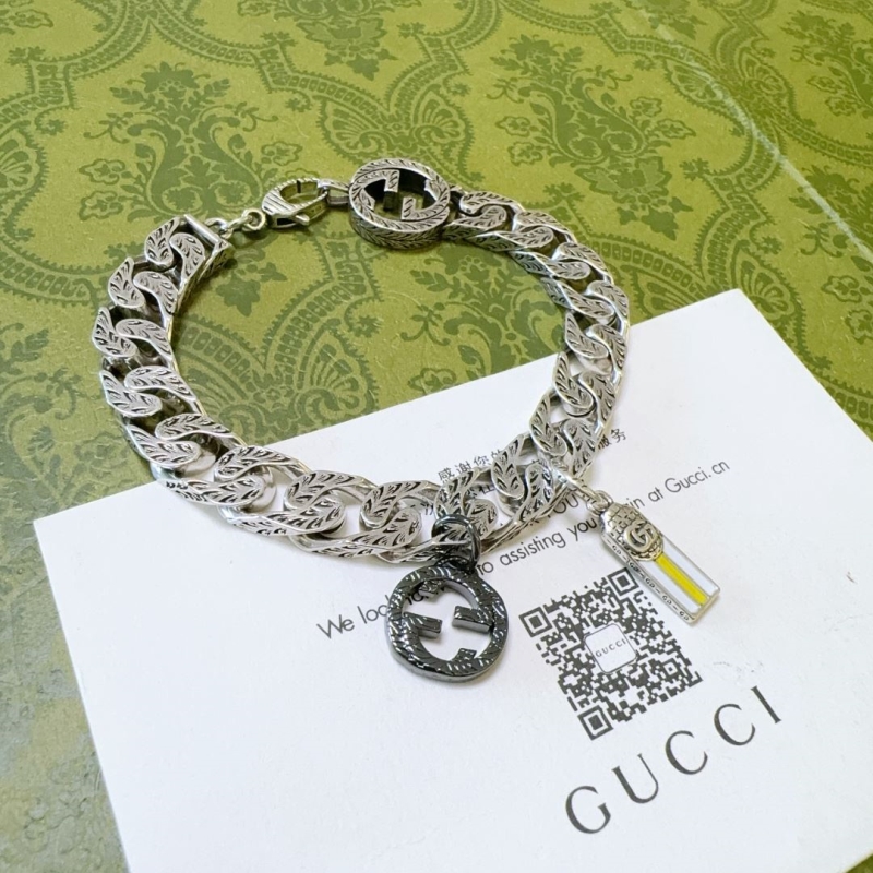 G*u*i bracelets